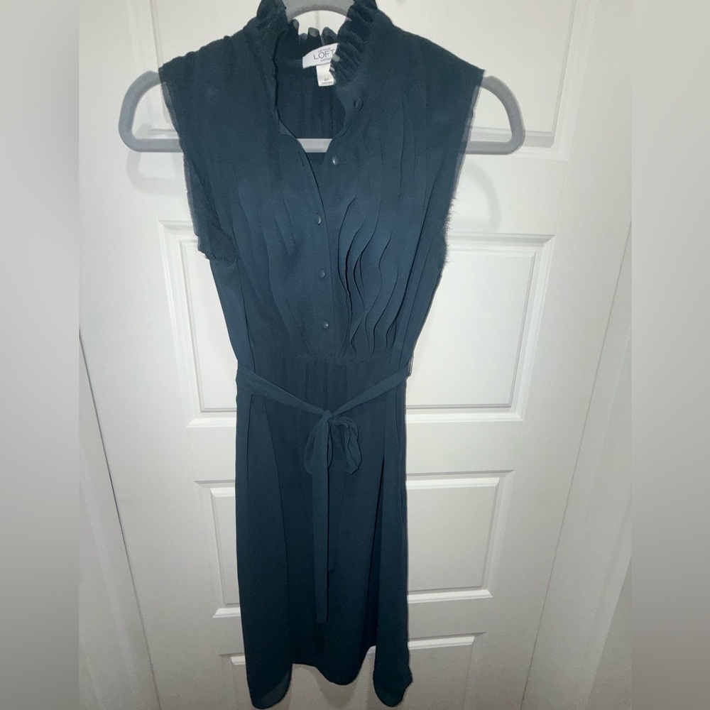 Loft. Tuxedo Ruffle Collar Bib Button Up Dress. Size 6P. Navy.